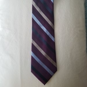 JoS.A.BANK  100% Silk Handsewn Tie EUC